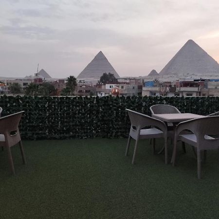مبيت وإفطار القاهرة Three Golden Pyramids المظهر الخارجي الصورة