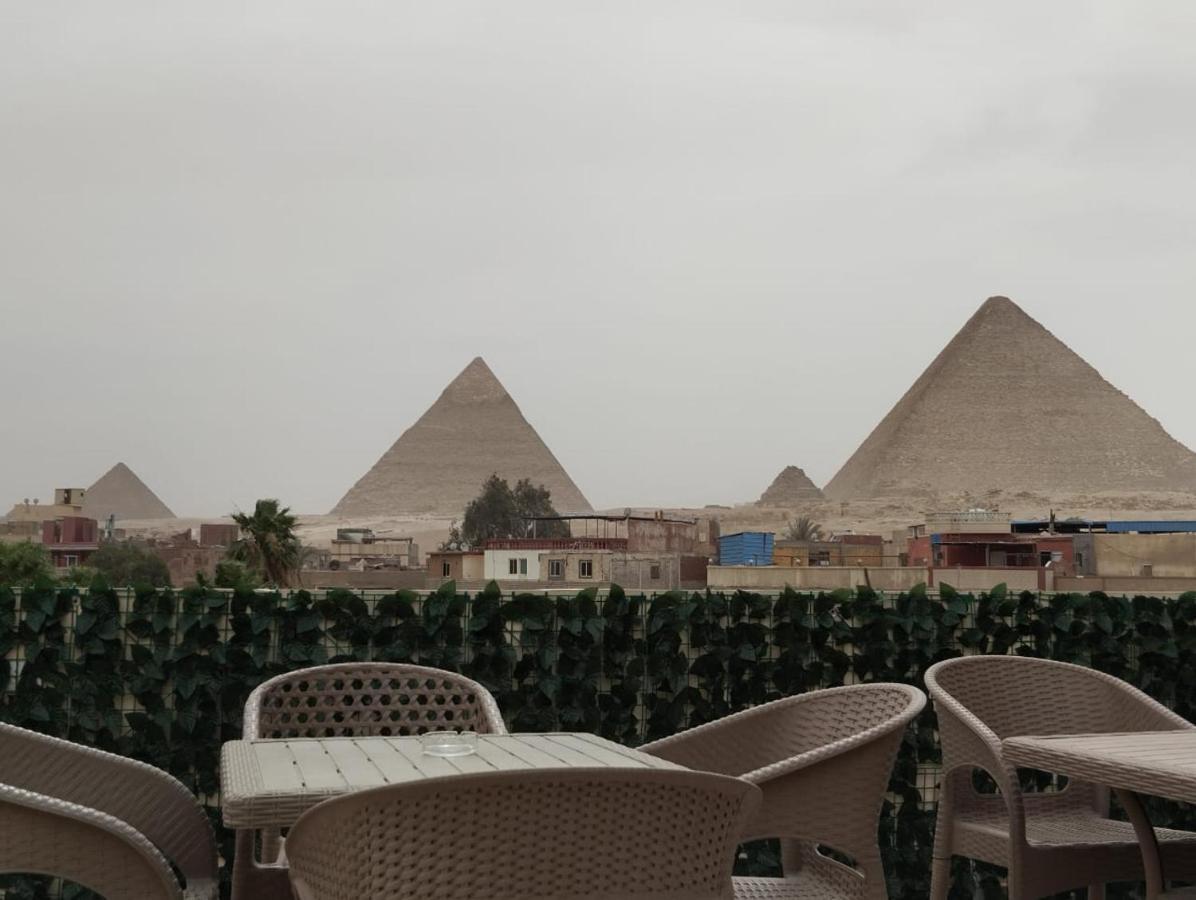 مبيت وإفطار القاهرة Three Golden Pyramids المظهر الخارجي الصورة